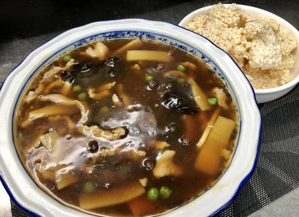 300. Sautéed Shredded Pork with Crispy Rice 肉絲鍋粑